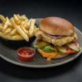 CRISPY CHICKEN BURGER 